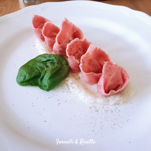 tortellini barbabietola pesto